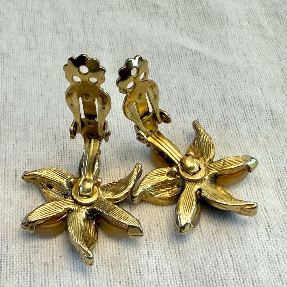 Vintage Gold Leaf Floral Clip-On Earrings with Cream Lucite - Picture 5 of 6